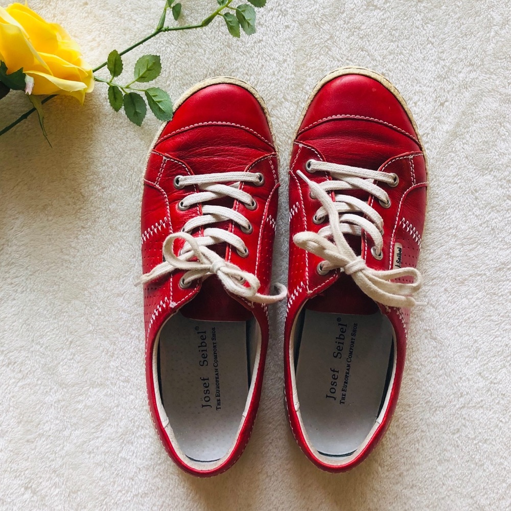 Josef Seibel Leather Sneakers 🍎🌸